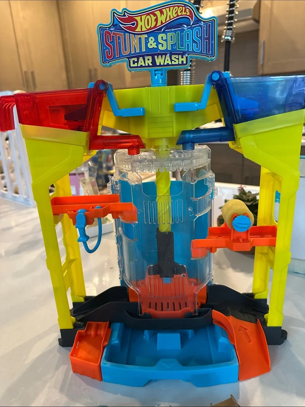 Hot Wheels Stunt & Splash Car Wash